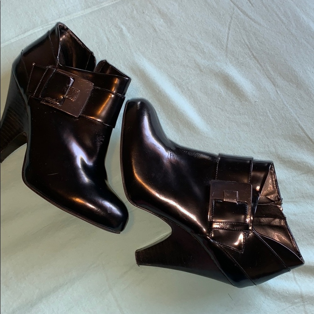 Vince Camuto booties sz 9B